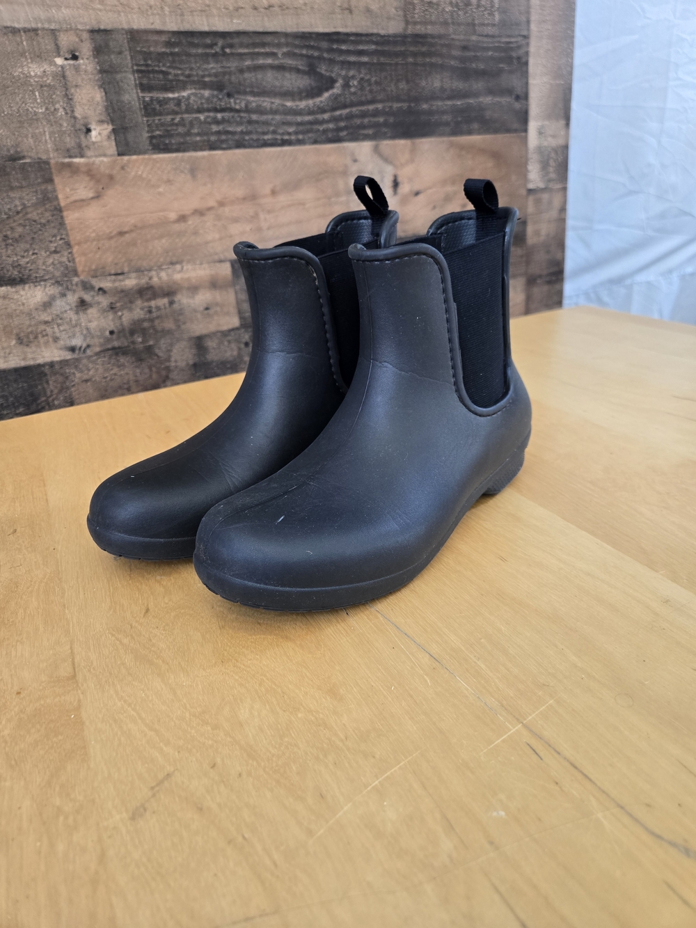 CROCS Women's Black Chelsea Ankle Rain Booties Size 8